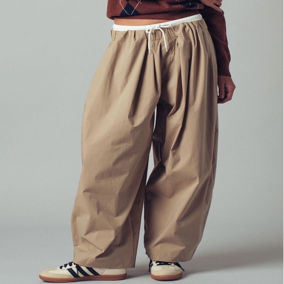 NEW! Urban Daisy Contrast Waist Cocoon Leg Khaki Pants, Women's Size’s S,M & L - Picture 6 of 9